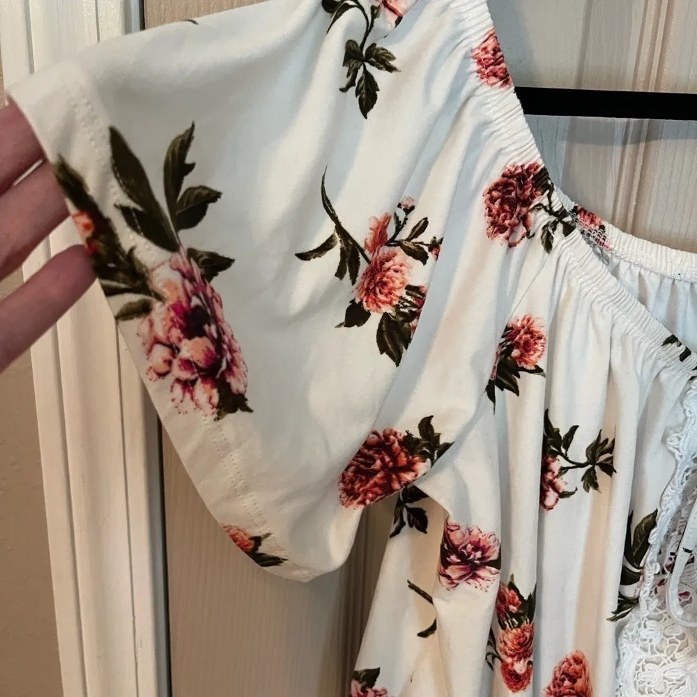 Rue21 Cropped Blouson Rose Print Top - Image 9