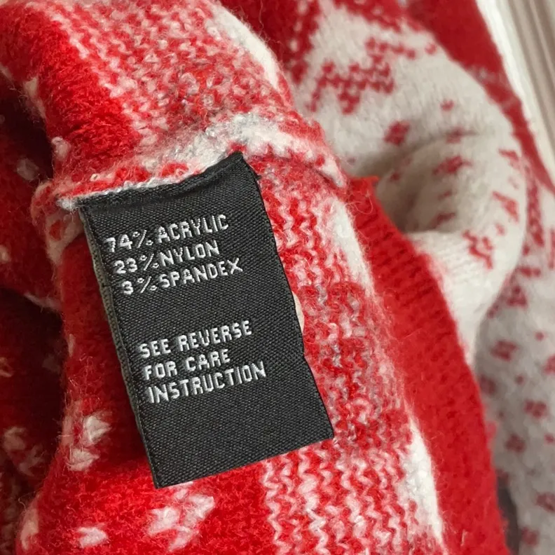 COCOBLEU WOMAN’S SKI SNOWFLAKE
CHRISTMAS COZY SWEATER Size medium Red - Image 5