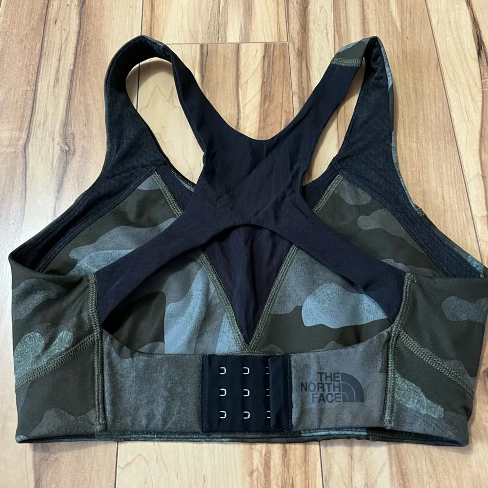 THE NORTH FACE Stow-N-Go Sports Bra Flash Dry Women’s Small Racerback Green Camo - Image 4