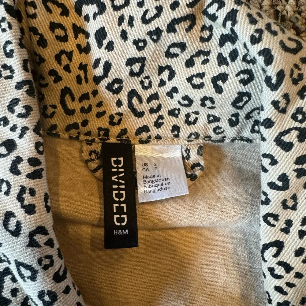 Divided H&M cheetah print jean jacket - Image 3