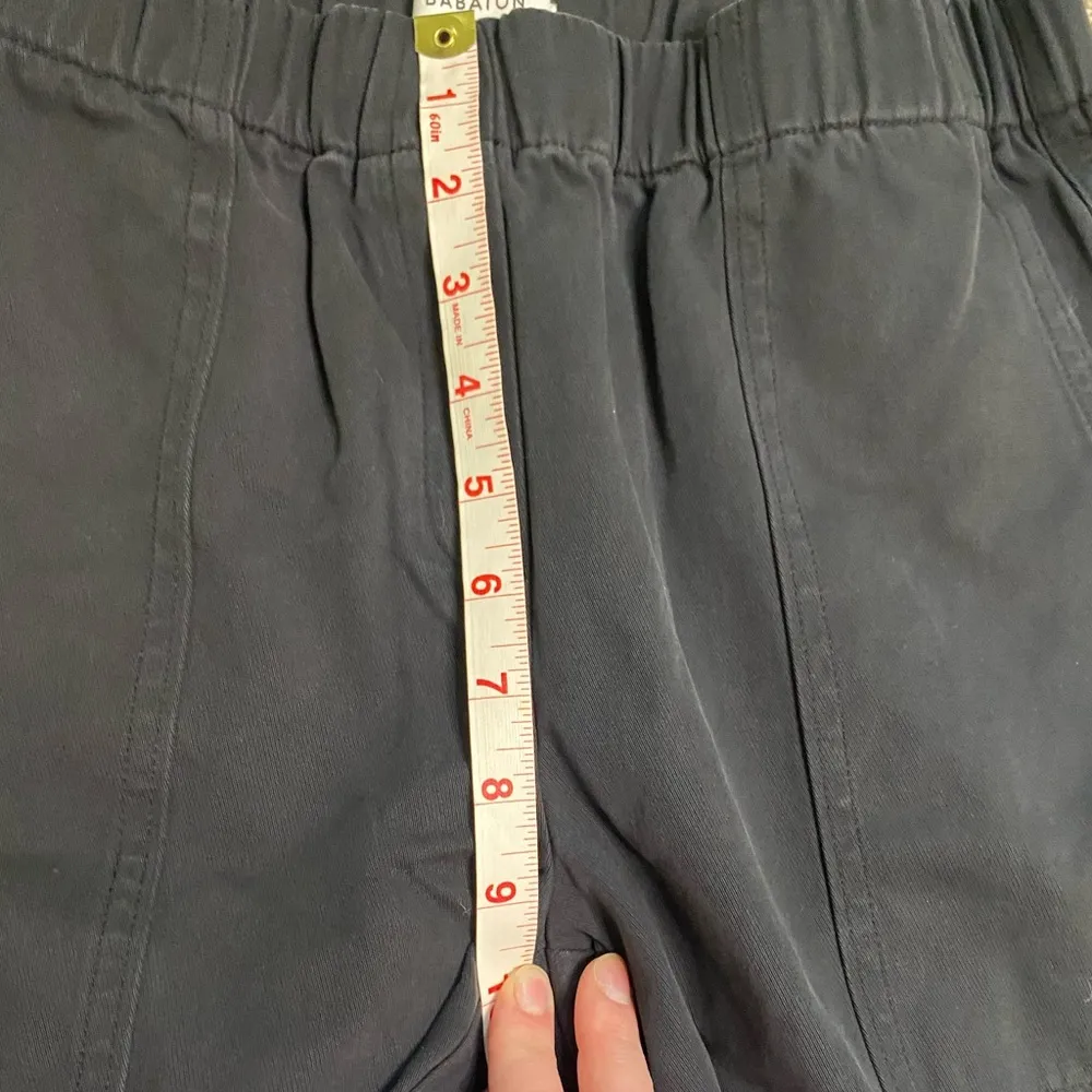 Babaton Dark Grey Cotton and Silk Blend Titan Cargo Cropped Pants - Image 15