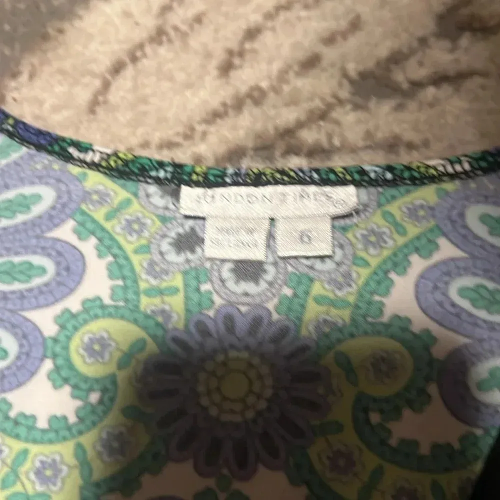 London times v neck dress. Like new. Size 6. Super soft and stretchy. - Image 3