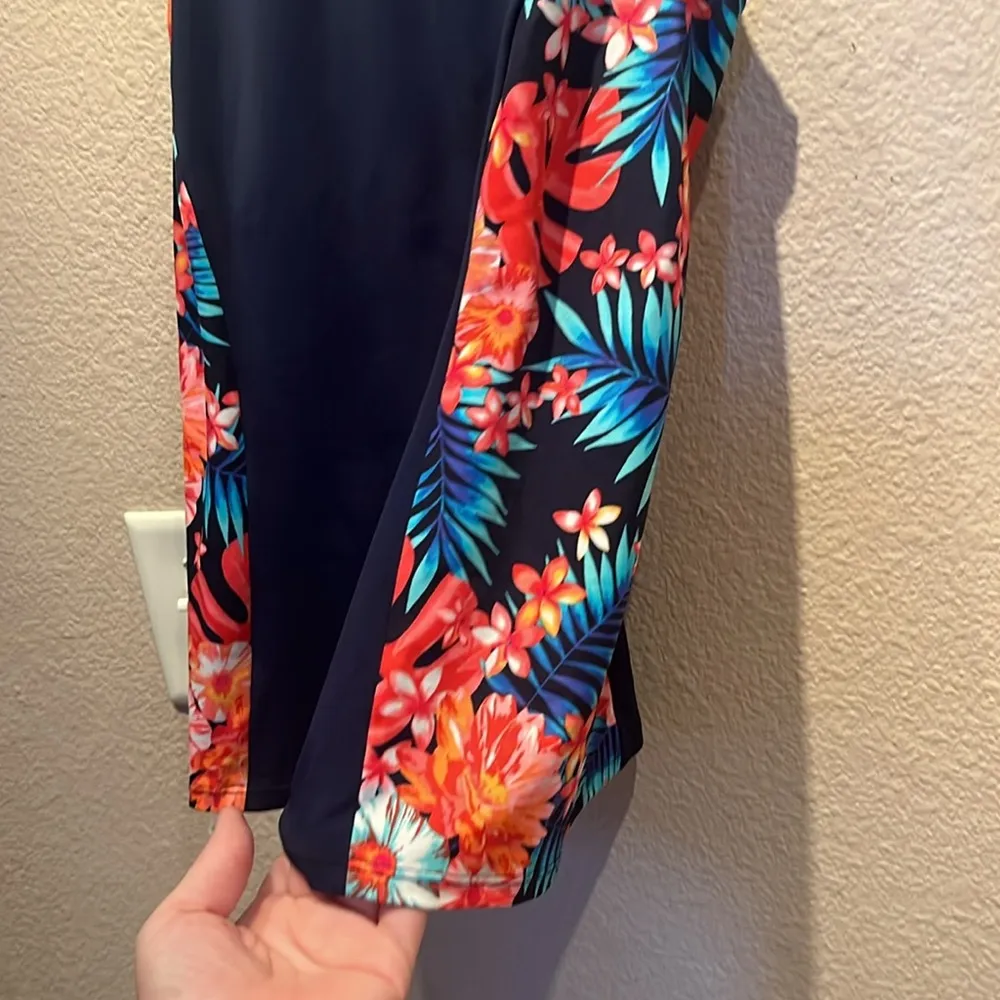 Land’s End Women’s Tankini Swimsuit Top Blue Floral Size 6 - Image 3