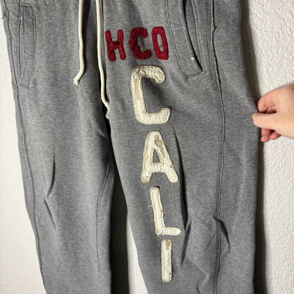 Hollister Grey Logo Distressed Sweatpants Size XS Wide Leg Pockets Lounge Comfy - Image 2