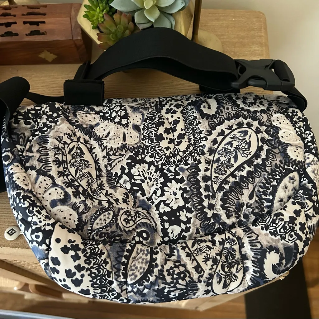 Vera Bradley Featherweight Belt Bag Sling Crossbody Stratford Paisley Fanny Pack - Image 3