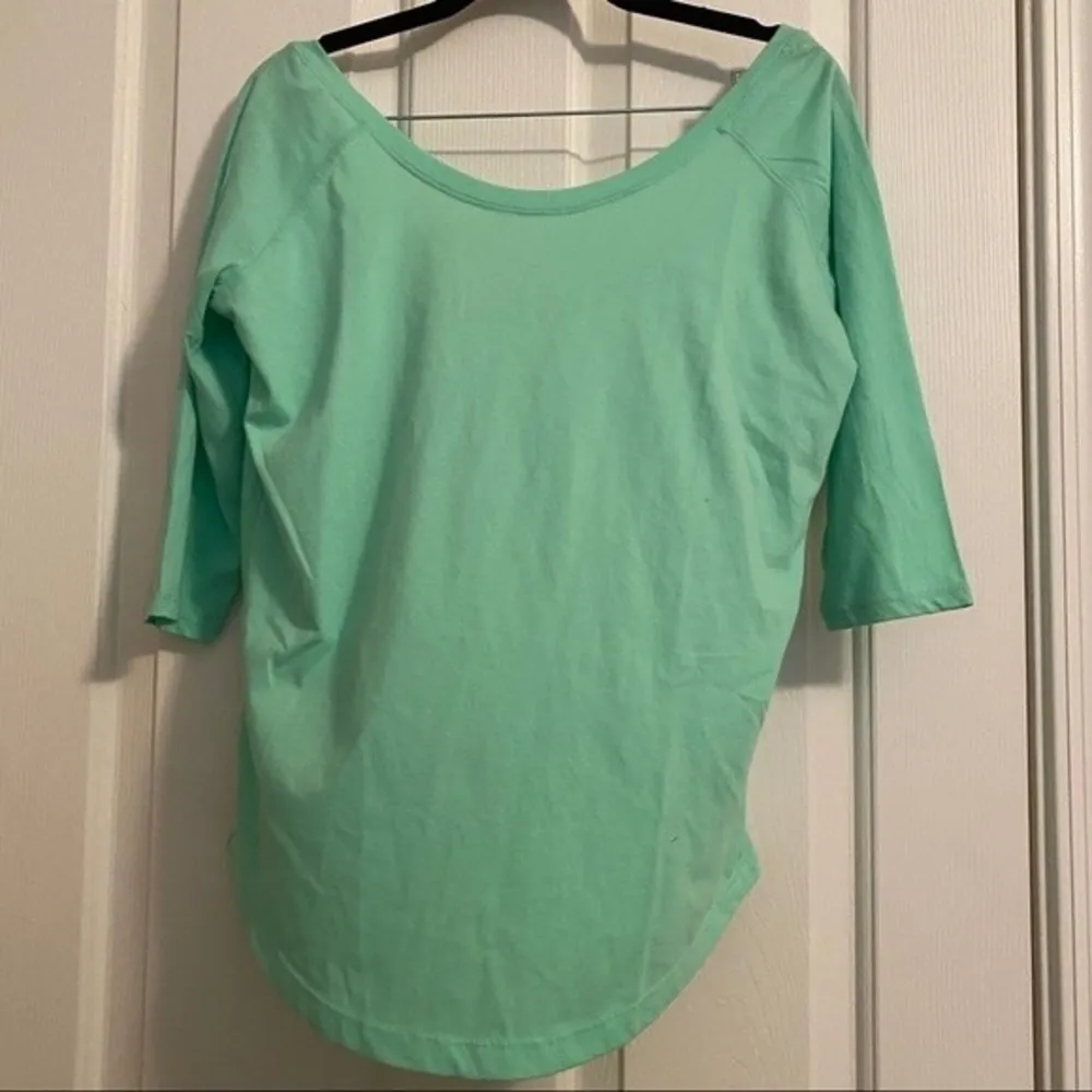 Fabletics  Shamrock Palisades Tee XS - Image 5
