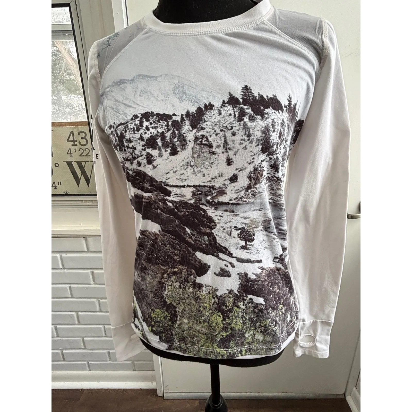 Oiselle Sarah Attar Landscape Running Shirt 4 running art running athleisure - Image 3