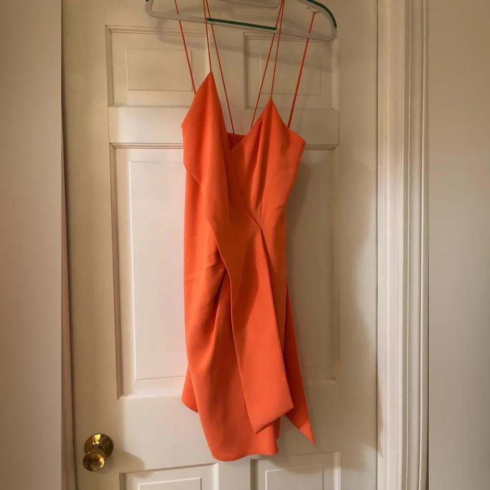Alice + Olivia Katie Tie Wrap Mini Dress in Coral Orange Size 10 Sleeveless - Image 5