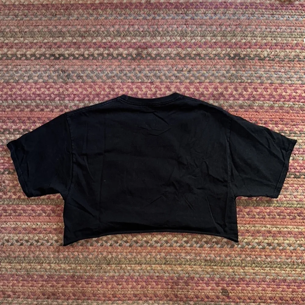 GIDDY UP COWBOY HAT BLACK GRAPHIC CUT OFF CROP TEE Size L - Image 3