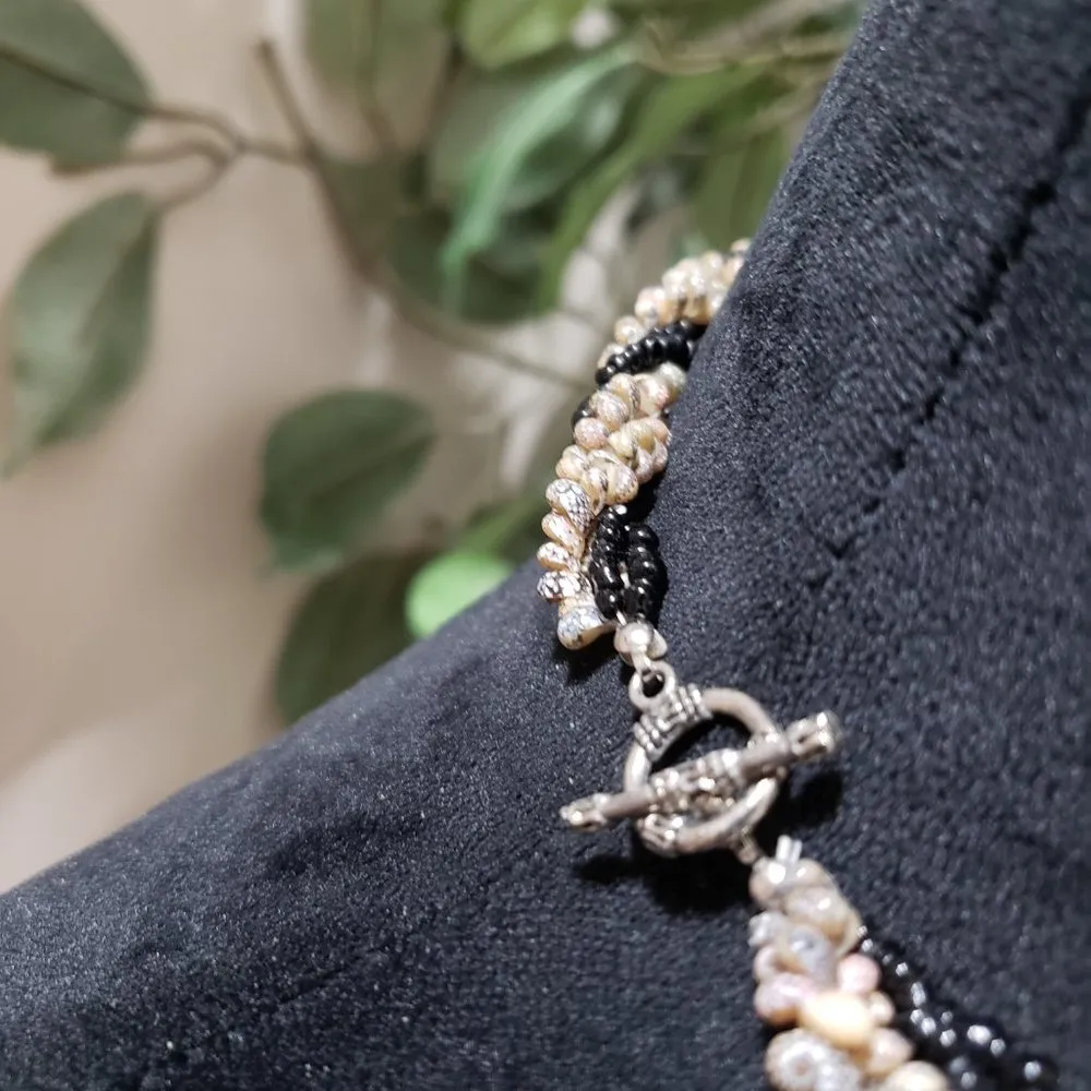 Women Fashion Big Abalone Shell Pendant Beaded Choker Necklace with Toggle Clasp Black - Image 6