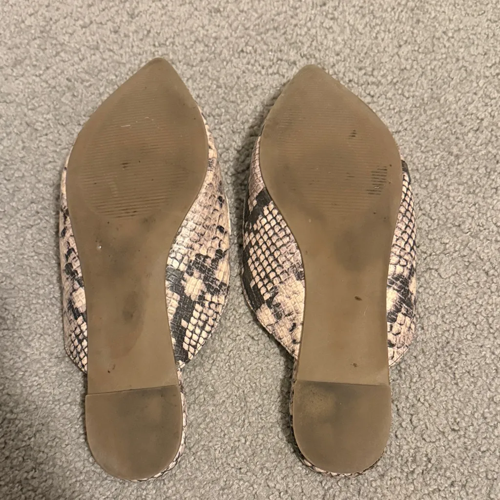 Steve Madden Black and Cream Snakeskin Mules - Image 4
