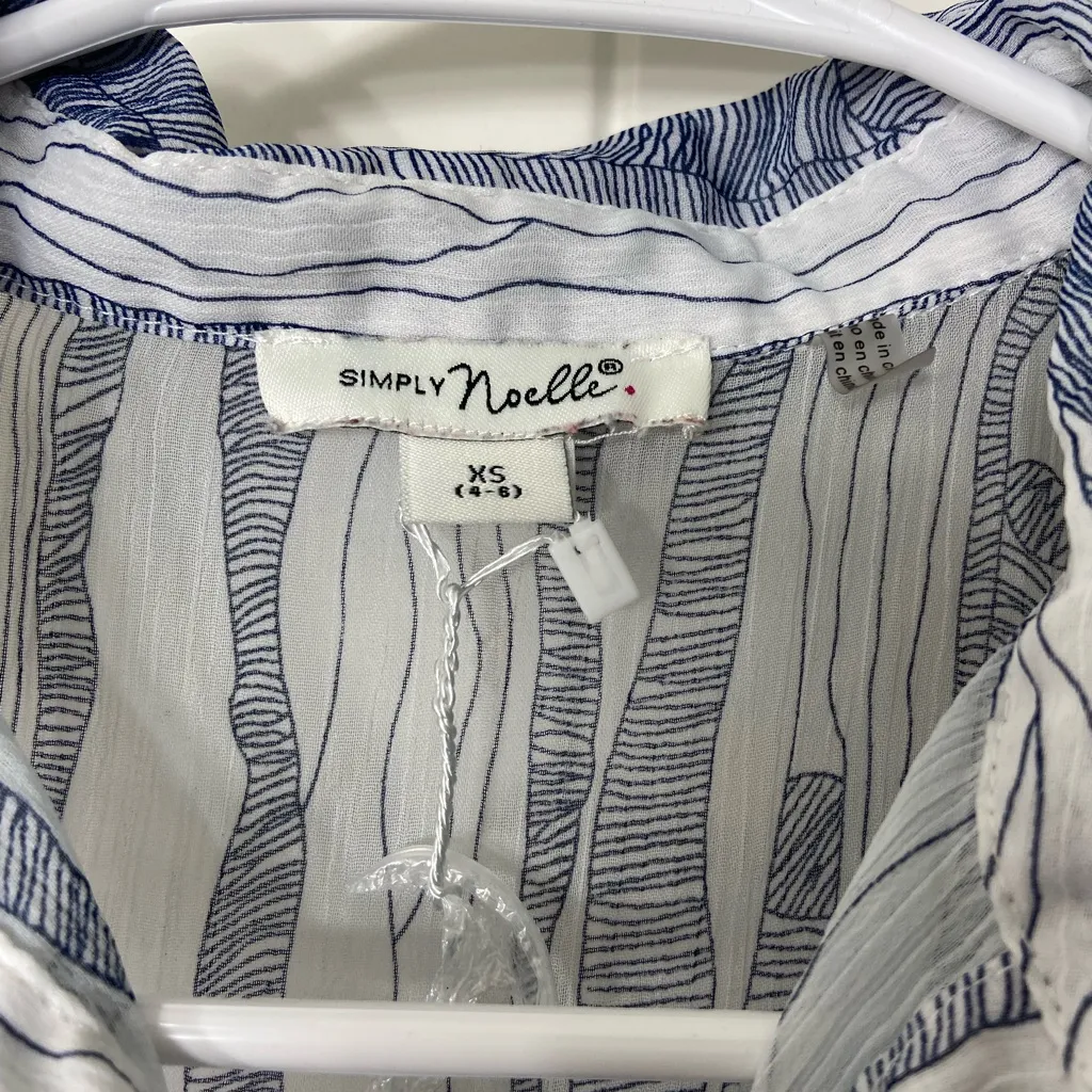 EUC Simply Noelle women’s white blue sheer button front sleeveless long top‎ XS - Image 2