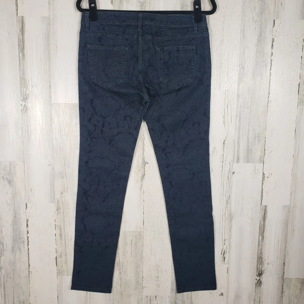 Zara Dark Wash Blue Denim Floral Velvet Textured Skinny jeans Women's Size 8 - Image 9