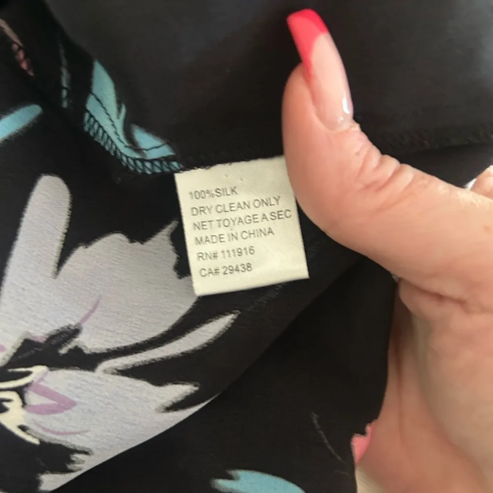 Yumi Kim Small 100% Silk Black Floral 3/4 Sleeve Blouse size XS - Image 3