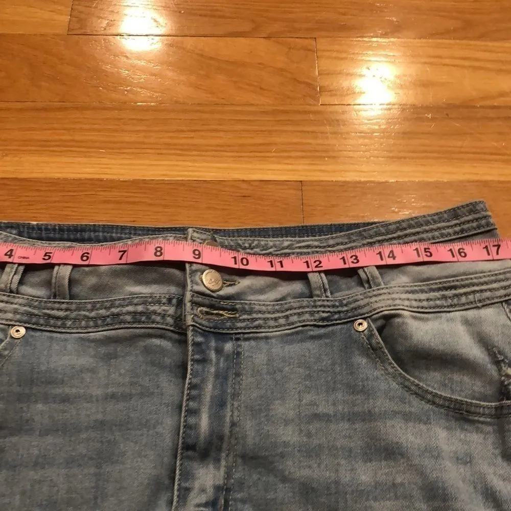 𝅺SUZANNE Betro denim distressed shorts size 16. - Image 7