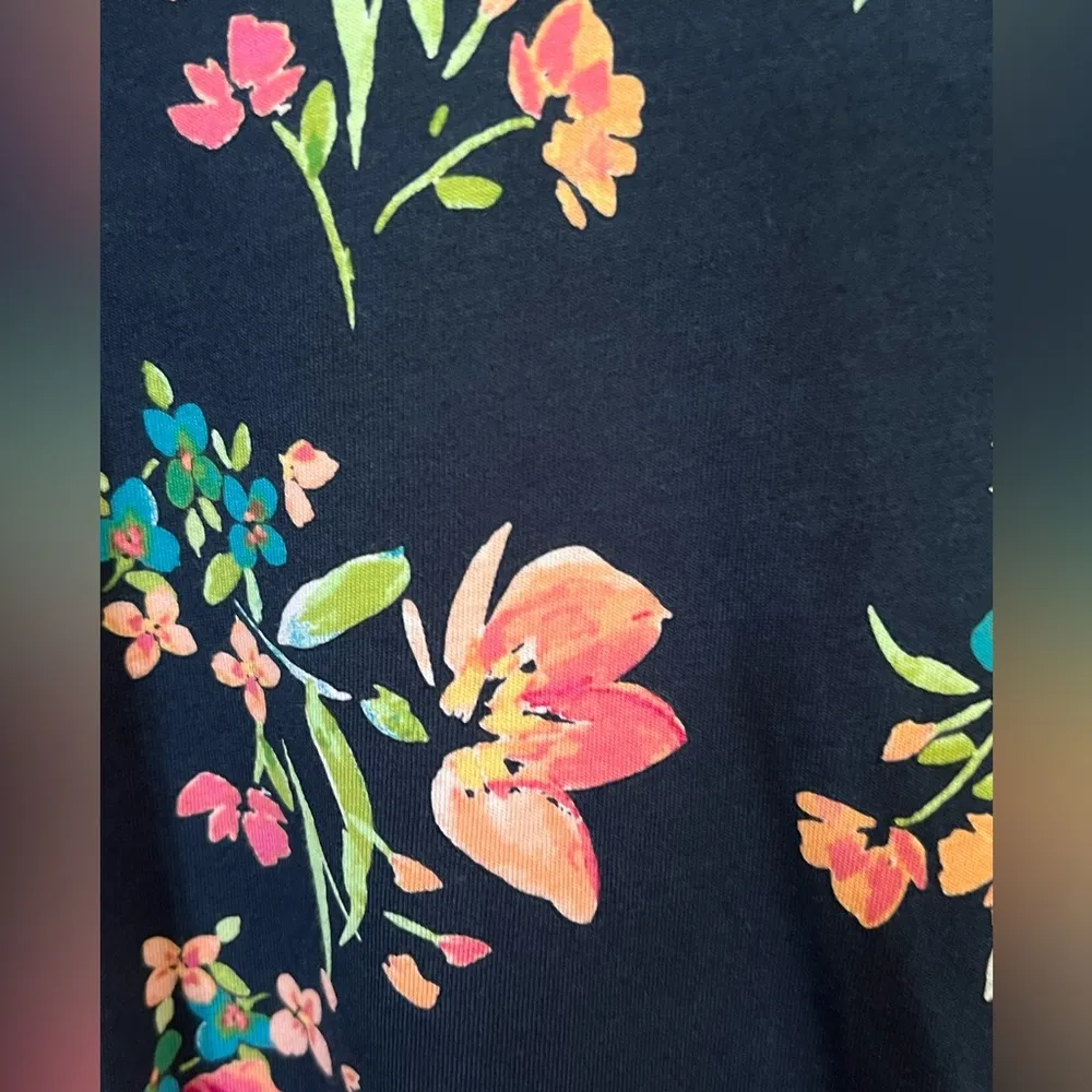 Andrew Marc sport vneck navy floral sleeveless tank size small - Image 4