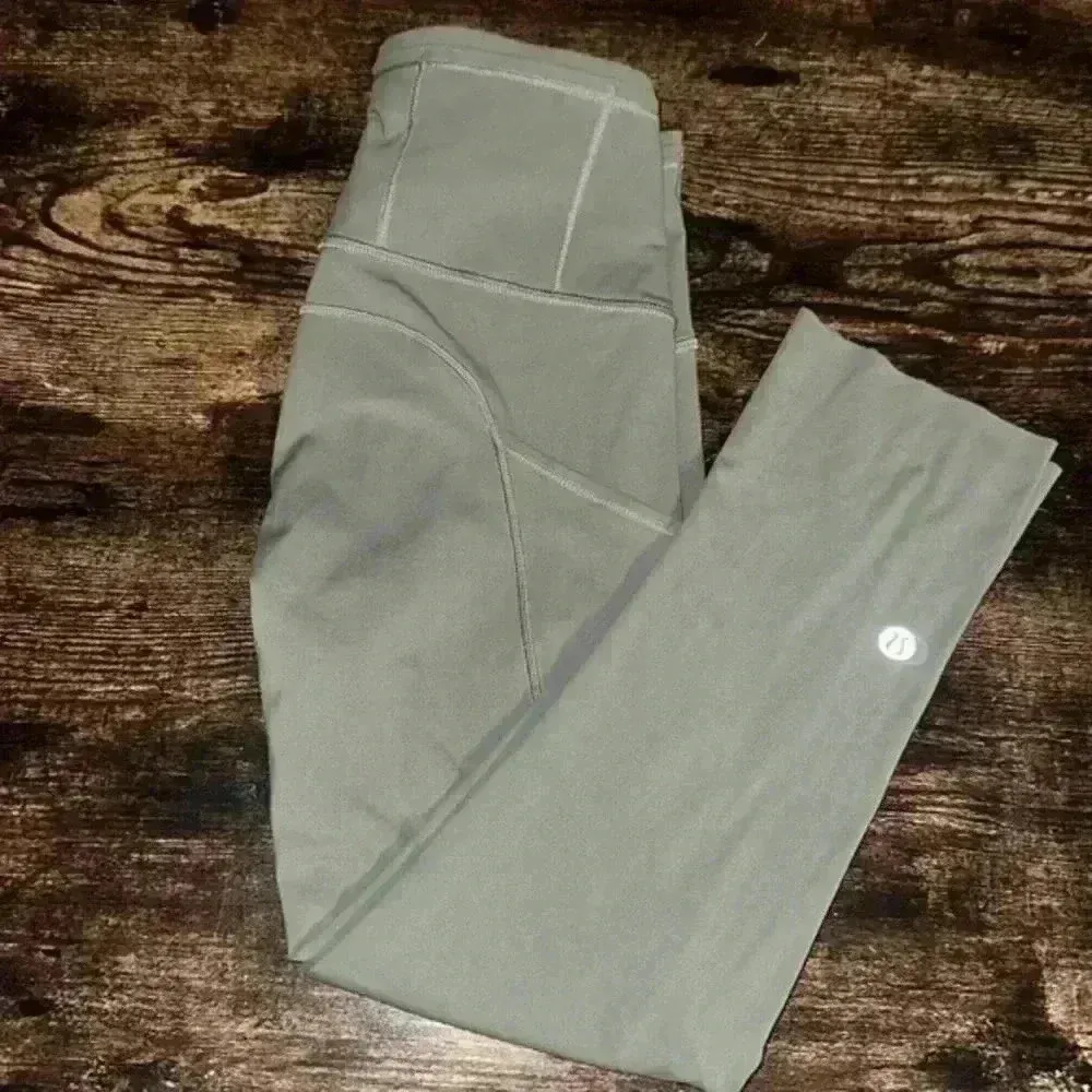 Lululemon women’s raw hem Fast and Free High-Rise Tight 25” Pockets leggings - Image 5