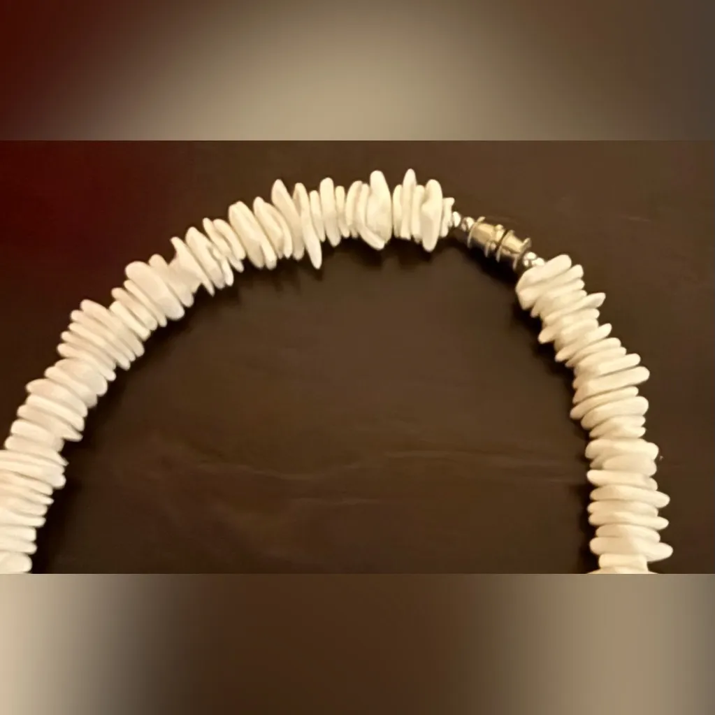 Vintage White Puka Sea Shell Beaded Chip Strand Necklace - Image 3