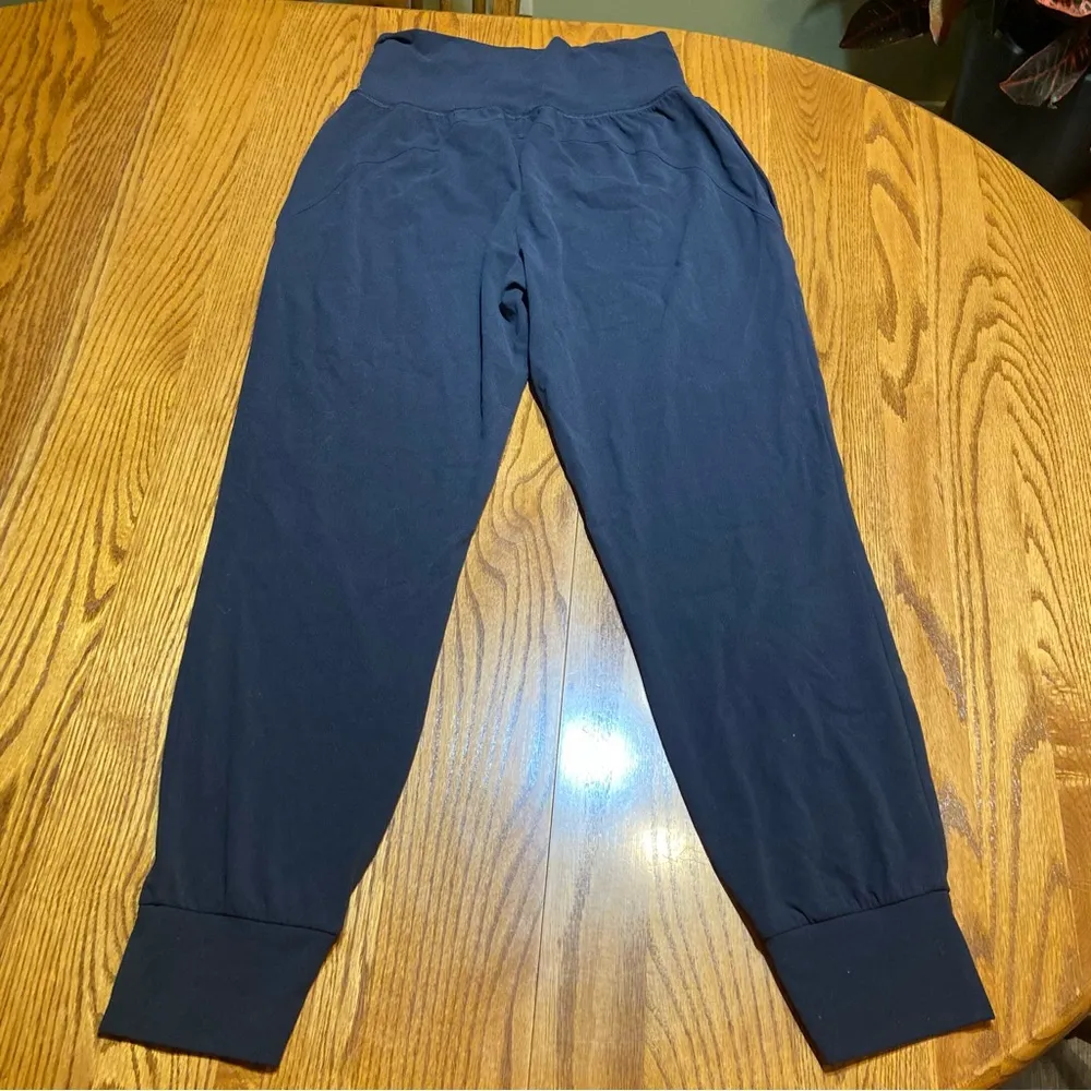 Athleta Salutation Jogger in Powervita Size Small - Image 3