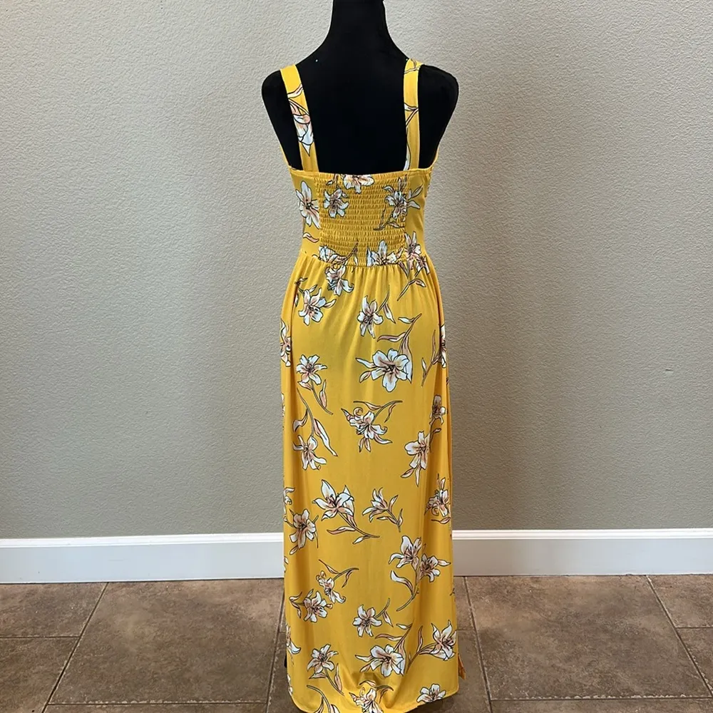 Yellow maxi dress with floral print, V-neck top and side split - Image 5
