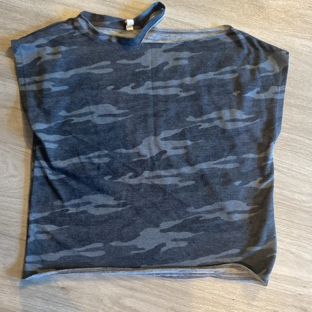 $56 ELAN Womens Gray Stretch Cut Out Camouflage Cap Sleeve Crew Neck Top M - Image 4