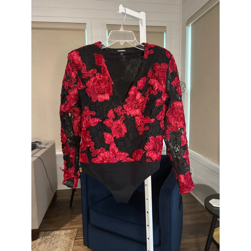 Women's Express Black Red Floral Lace Long Sleeve Bodysuit M - Image 7