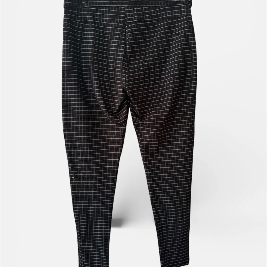 Blu Pepper M Black & White Plaid High-Rise Button Front Ankle Pants - Image 6