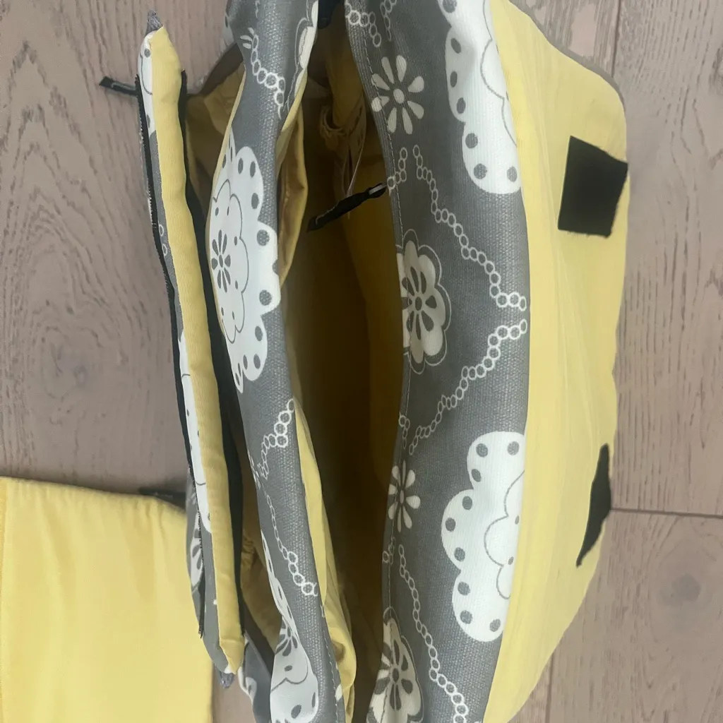 💥HP 💥 Like new Petunia Pickle Bottom Diaper bag backpack Gray - Image 6