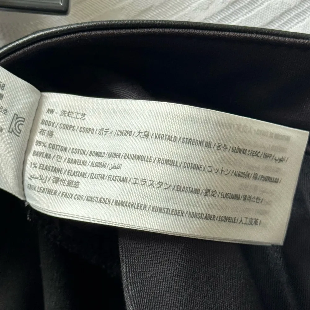 Abercrombie & Fitch Mixed Fabric Ultra High Rise Ankle Straight Jean - Image 9