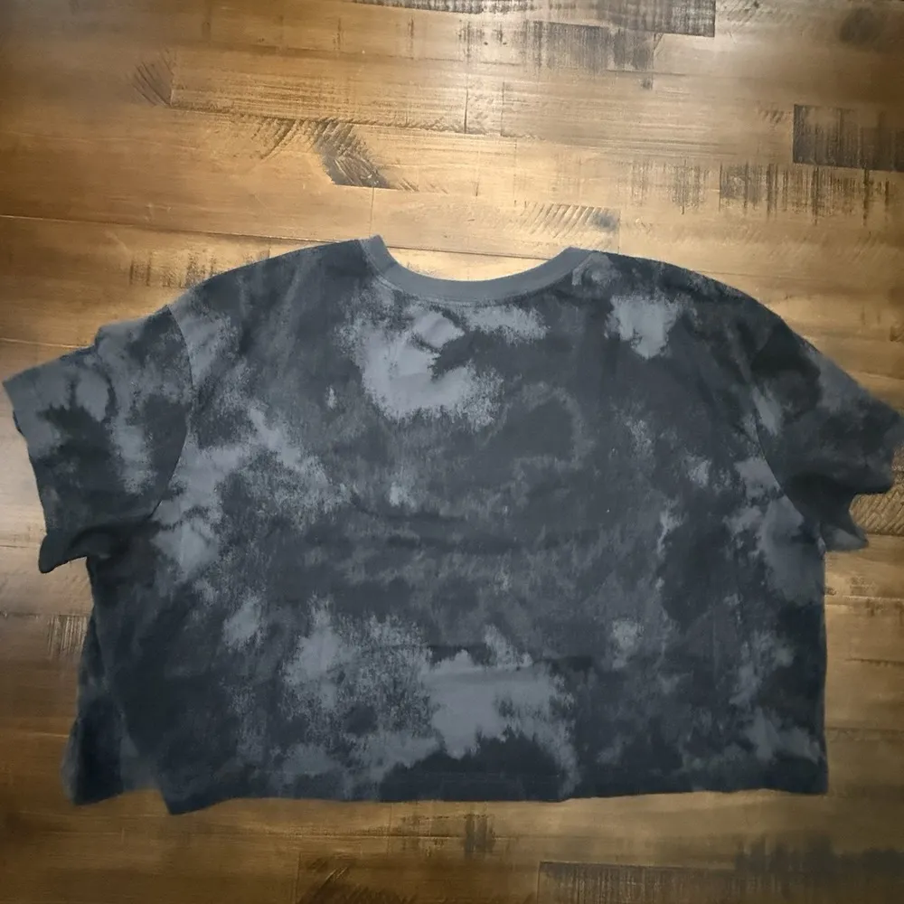 Nike Purdue Boilermakers Crop T Shirt  Women XL Black Gray Tie Dye Boxy - Image 4