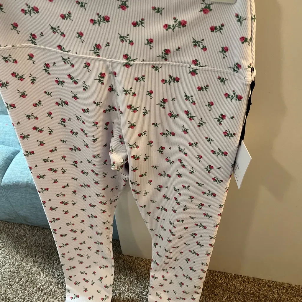 Beach riot white floral, leggings, new with tags medium - Image 3