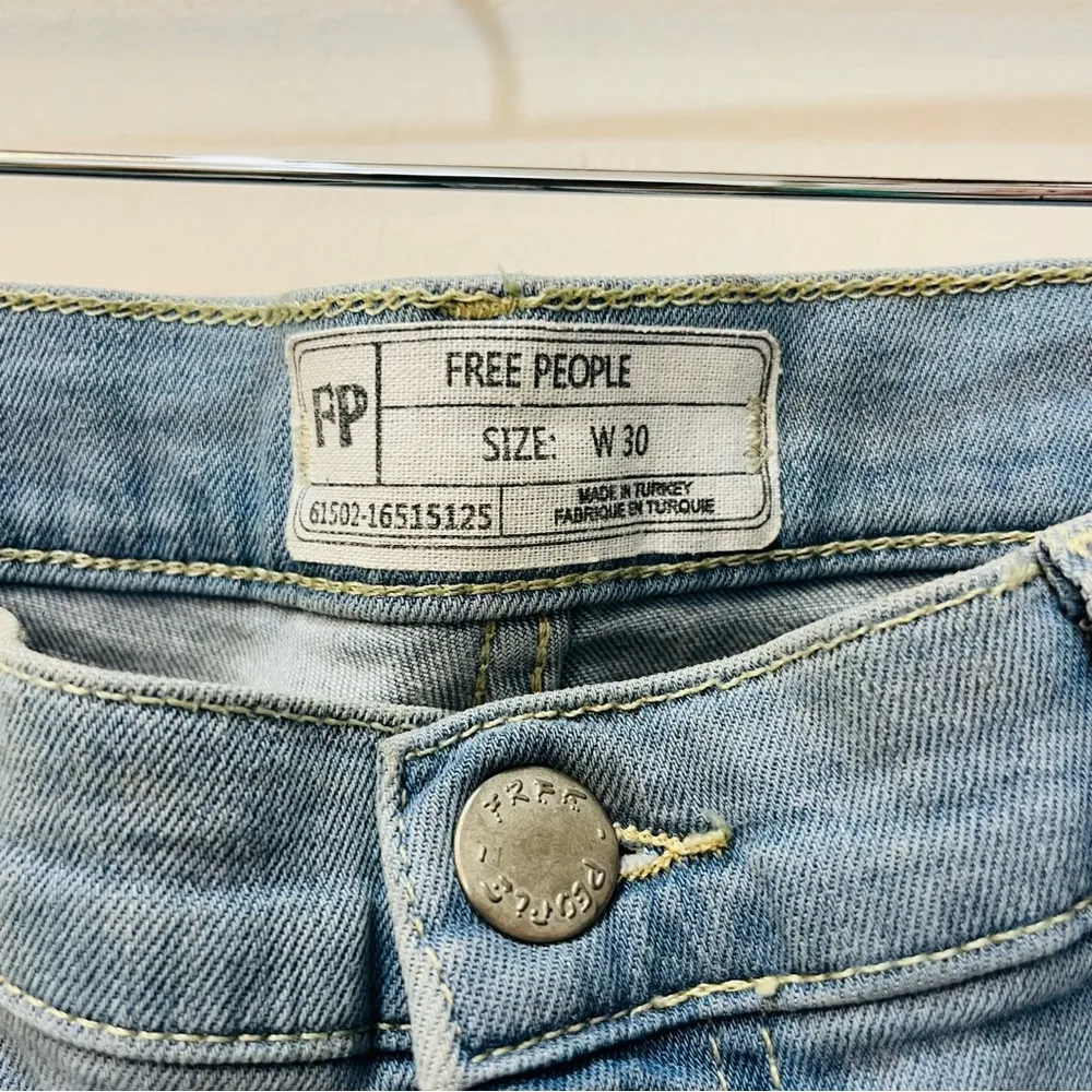 Free People Heights raw hem cropped skinny jeans distressed frayed size … - Image 5