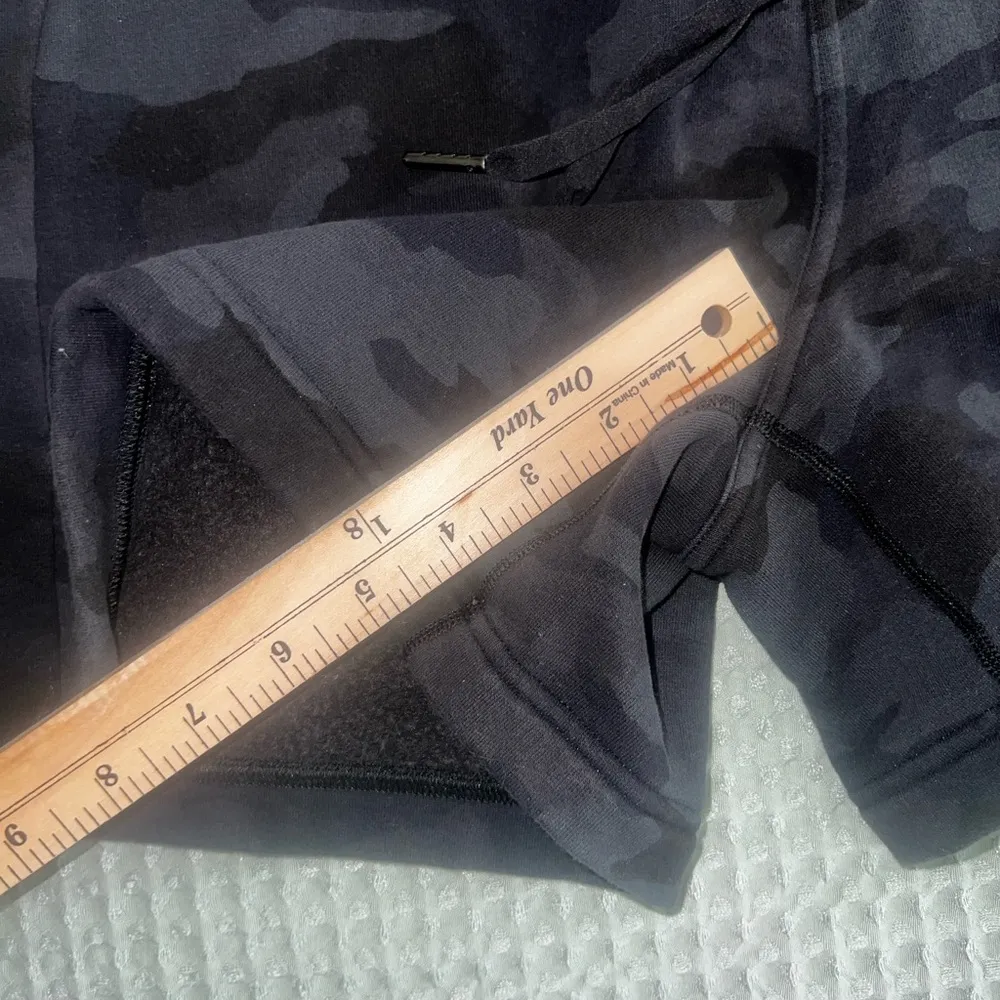 Lululemon Scuba High-Rise Short 5”
Size 8 - Image 3