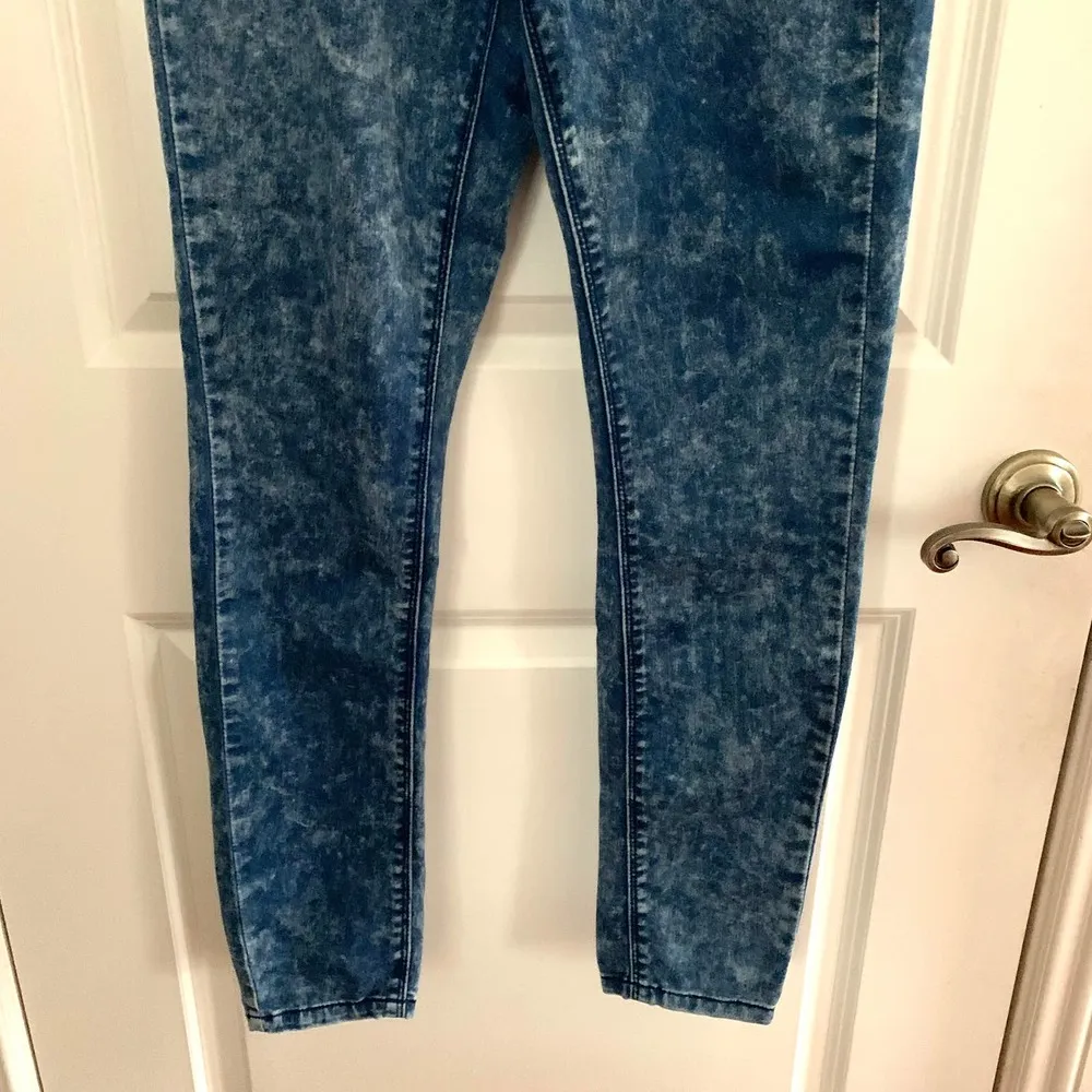 3/$15 Vanilla Star Acid Wash High Rise Skinny Jeans / Jeggings - Image 4