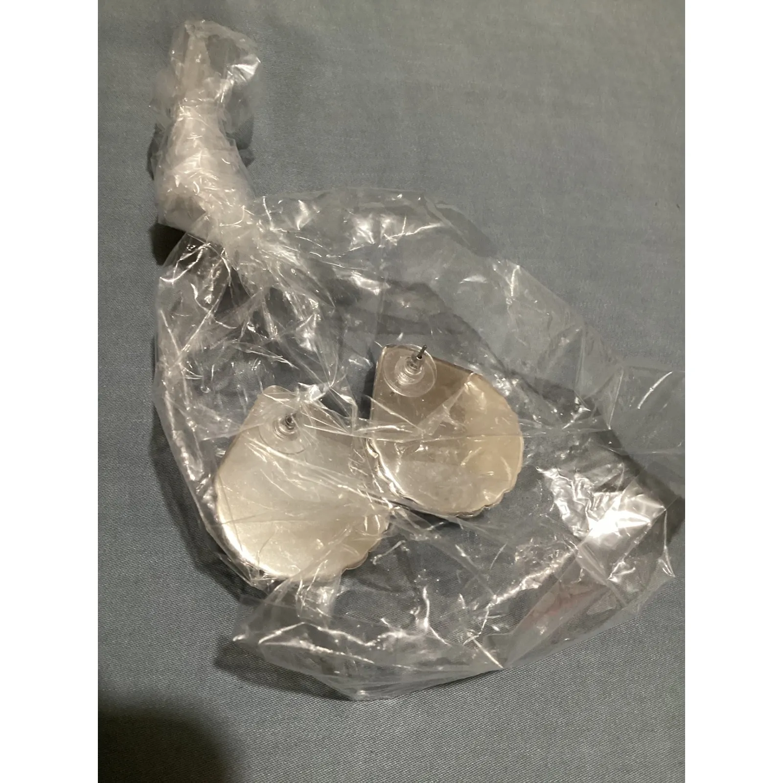 Seashell Stud Earrings Metallic Silver Tone Coastal Beach Theme Jewelry Women - Image 3