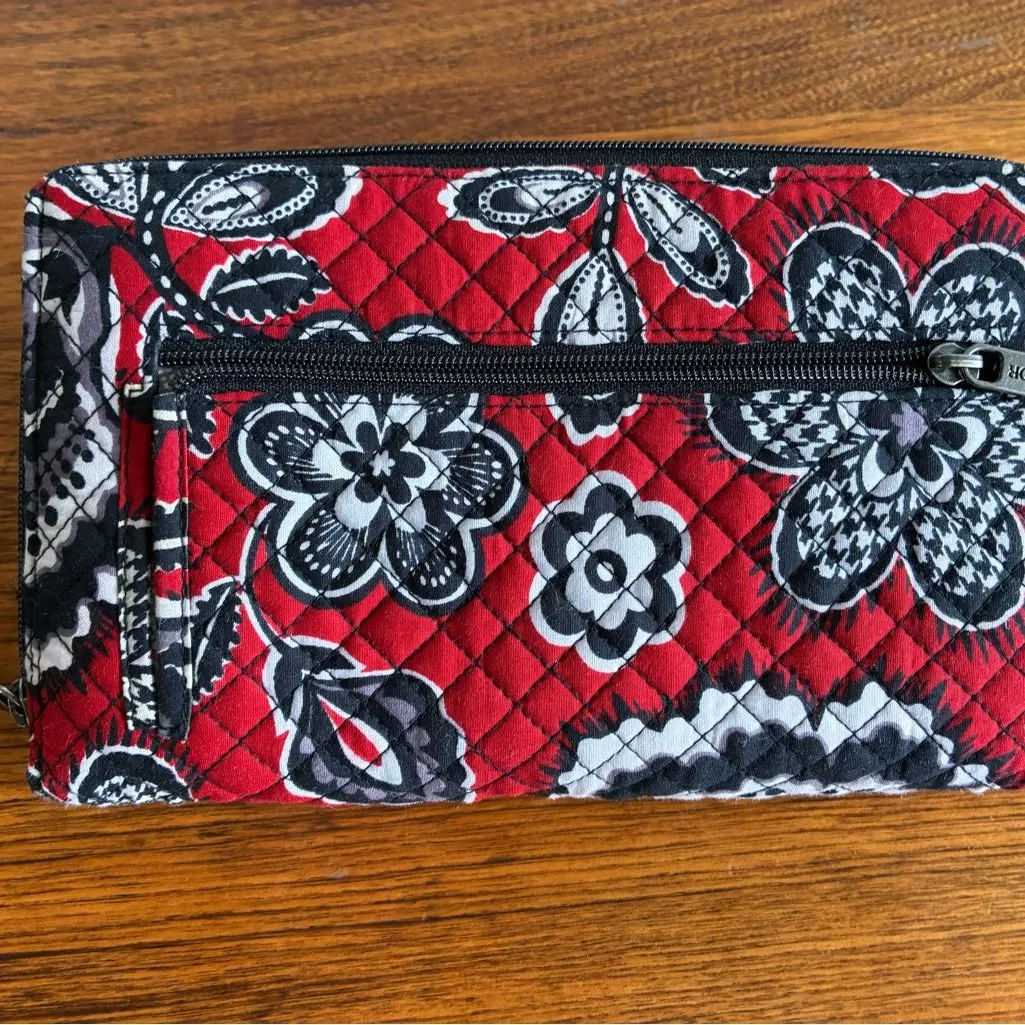 NWOT BELLA TAYLOR Red and Black Quilted Floral Wallet with Coupon Organizer! - Image 3