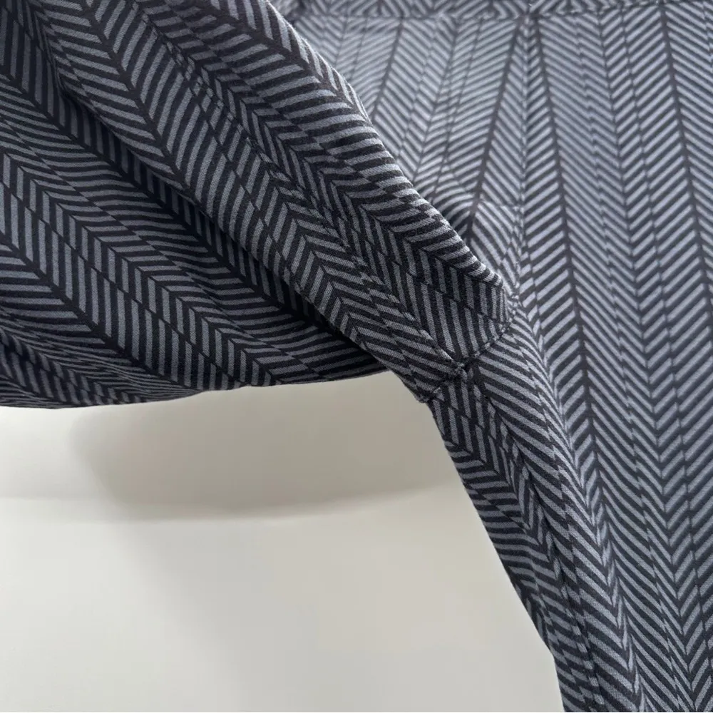 Betabrand Black & Gray Chevron Stripe Print Mid Rise Wide Leg Pull On Pants Sz M - Image 5