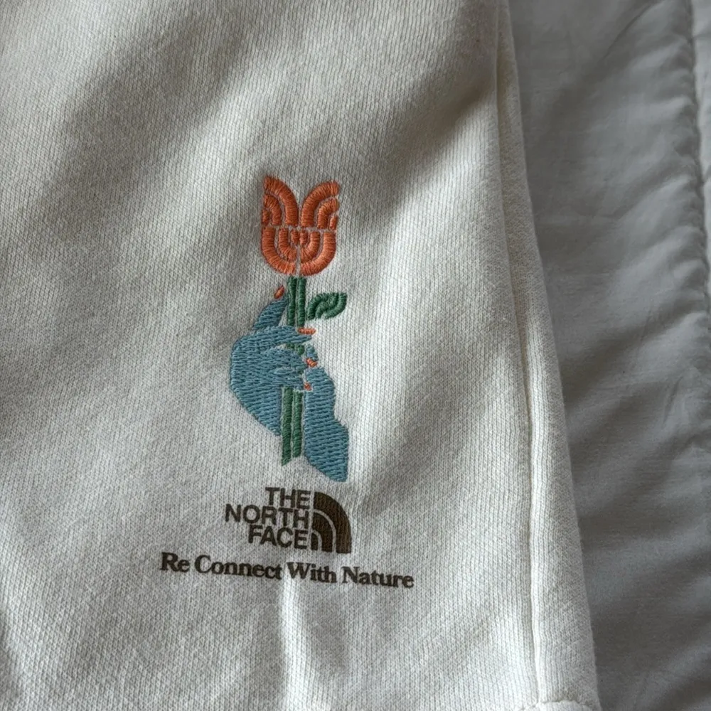 The North Face Earth day shorts size L - Image 2