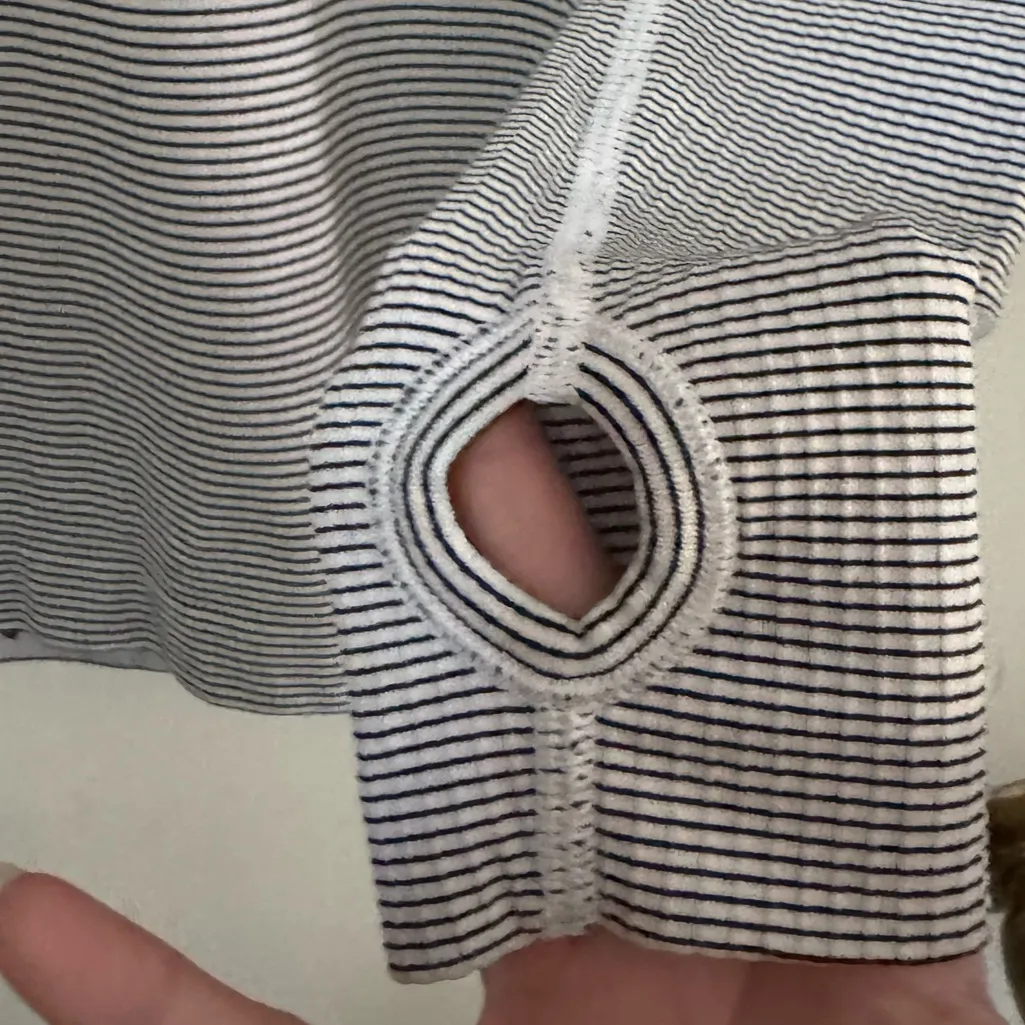 Lululemon Swiftly Tech Long Sleeve Stripe White and Black - Image 8