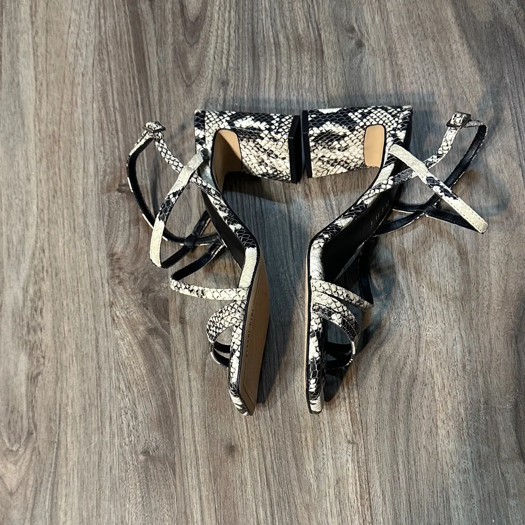 Gianni Bini Snakeskin Patterned Heels - Image 5