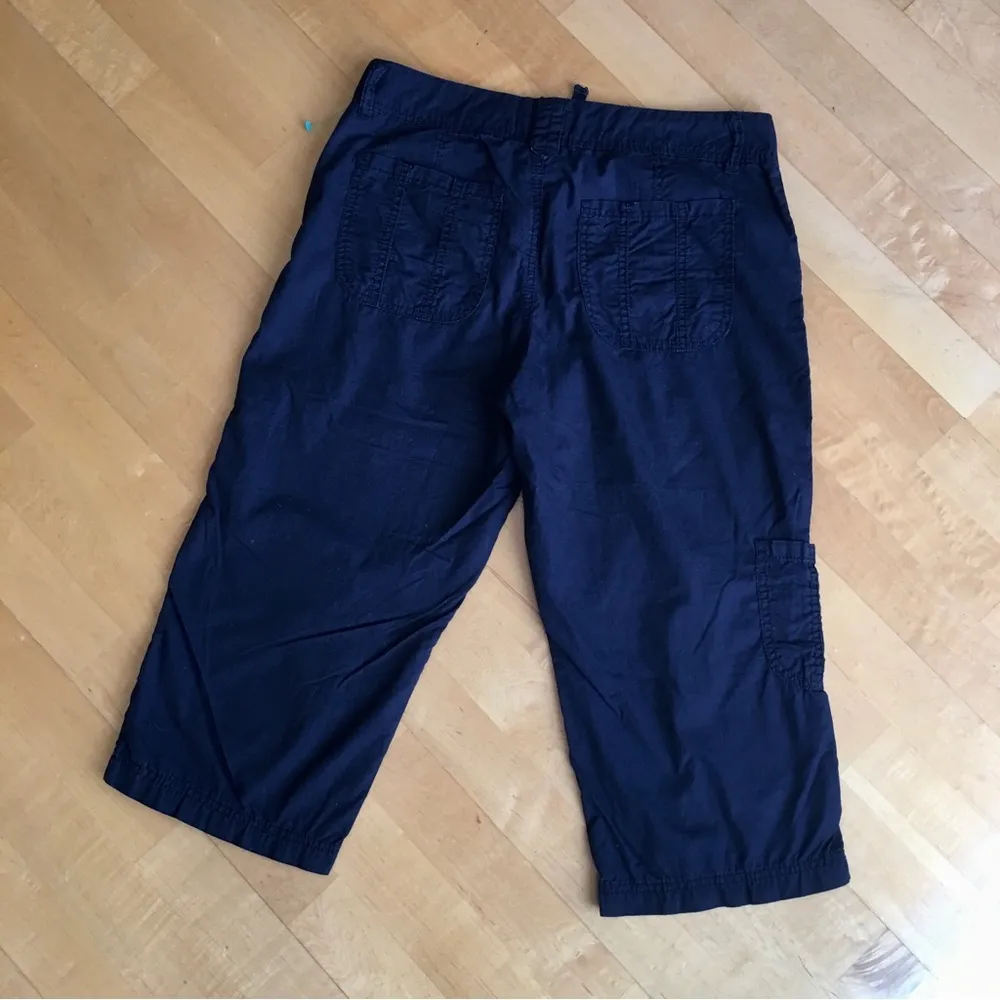 d. jeans Cropped Cargo Capri Pants, Black, Size 8 - Image 3