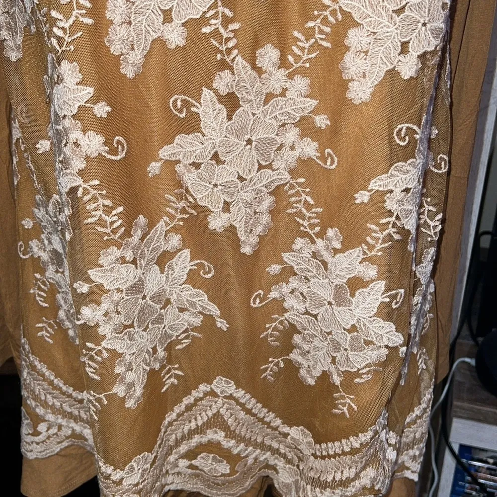 Logo lavish women’s tunic, long sleeve embroidered size small - Image 4