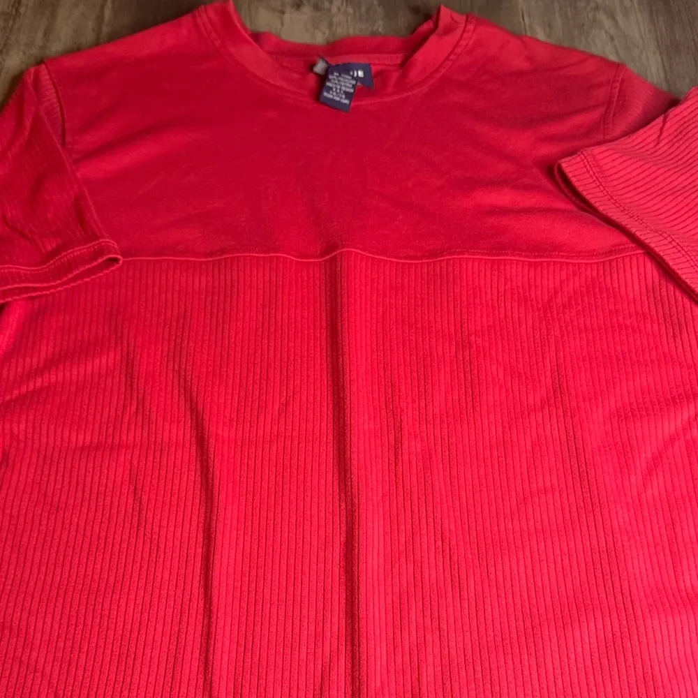 Avenue Red Short Sleeve Women's Tee - Image 3