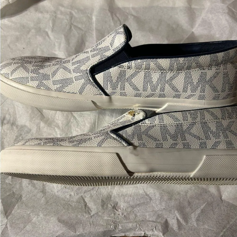 Women’s Micheal kors slip on shoes size 9.5 - Image 4