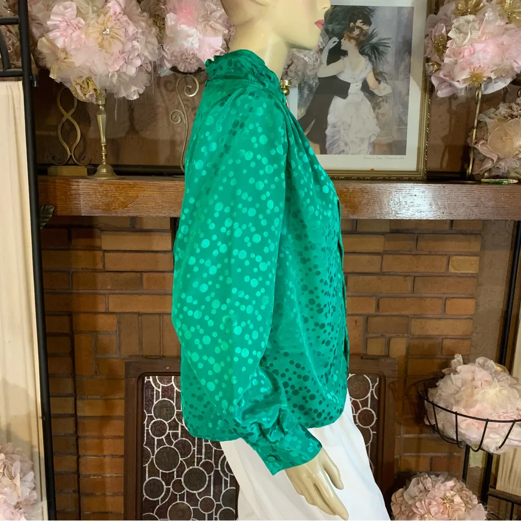 VINTAGE JACLYN SMITH 1980'S GREEN MONOCHROMATIC DOTS MOCK NECK BLOUSE (10) - Image 5