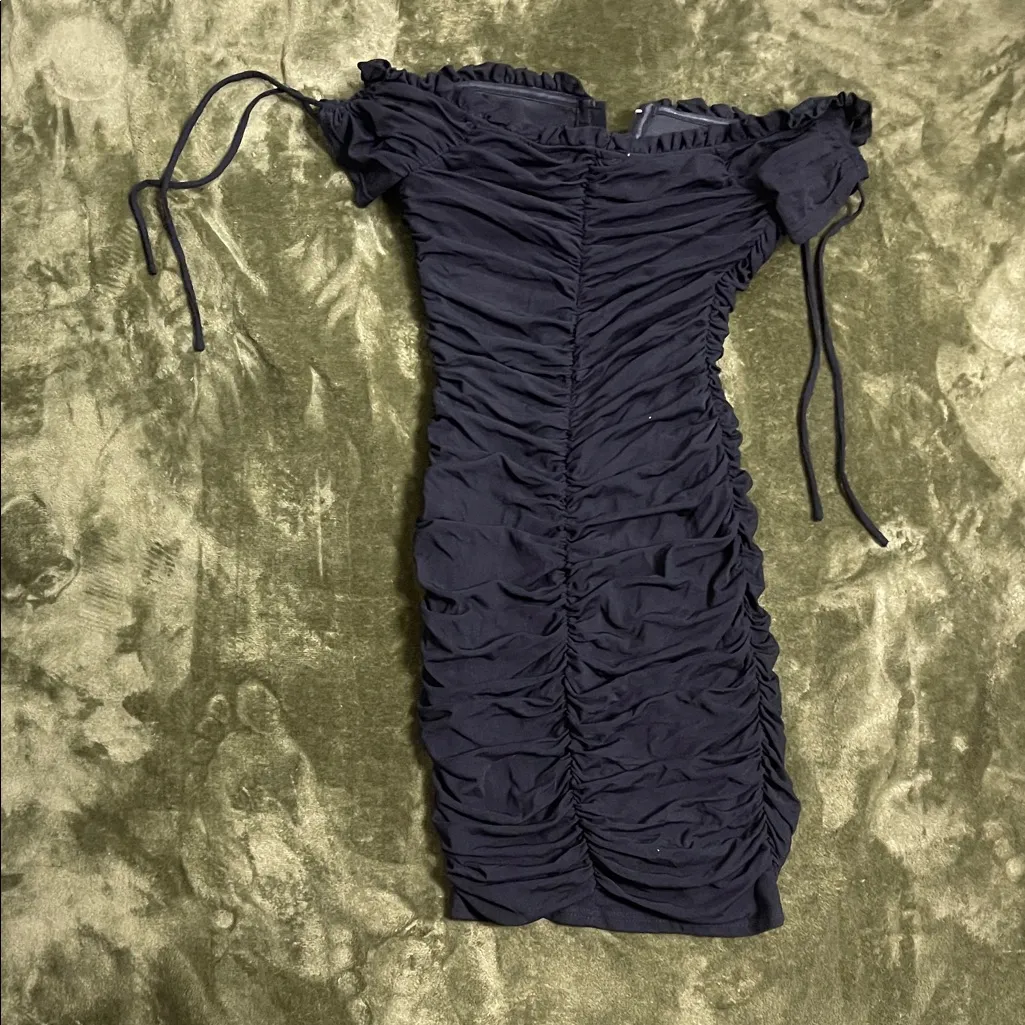 New Women's Hera Collection Elegant On or Off-Shoulder Black Ruched Dress Small - Image 6