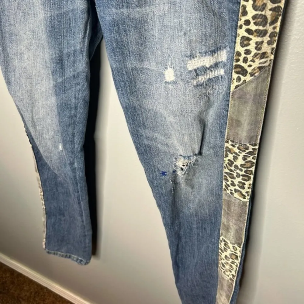 Anthro Pilcro & the letterpress slim boyfriend distressed leopard stripe size 25 - Image 3
