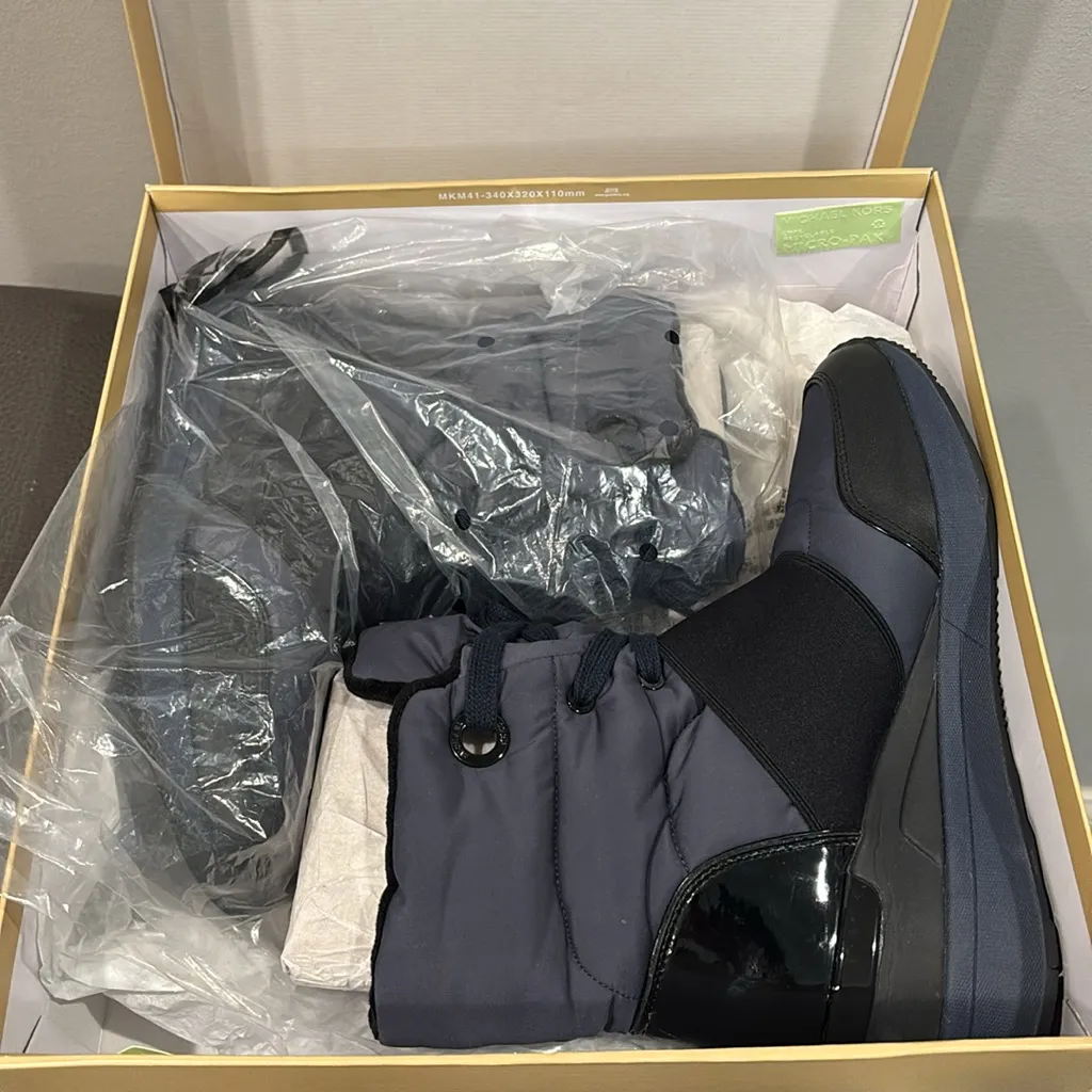 Michael Kors MK Shay Boot Navy Blue Admiral Winter Sneaker Boots sz 9.5 - Image 11