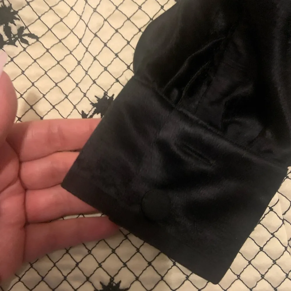 Anna sui quilted brocade Victorian floral black white silk ruffle dress 6 RARE - Image 9