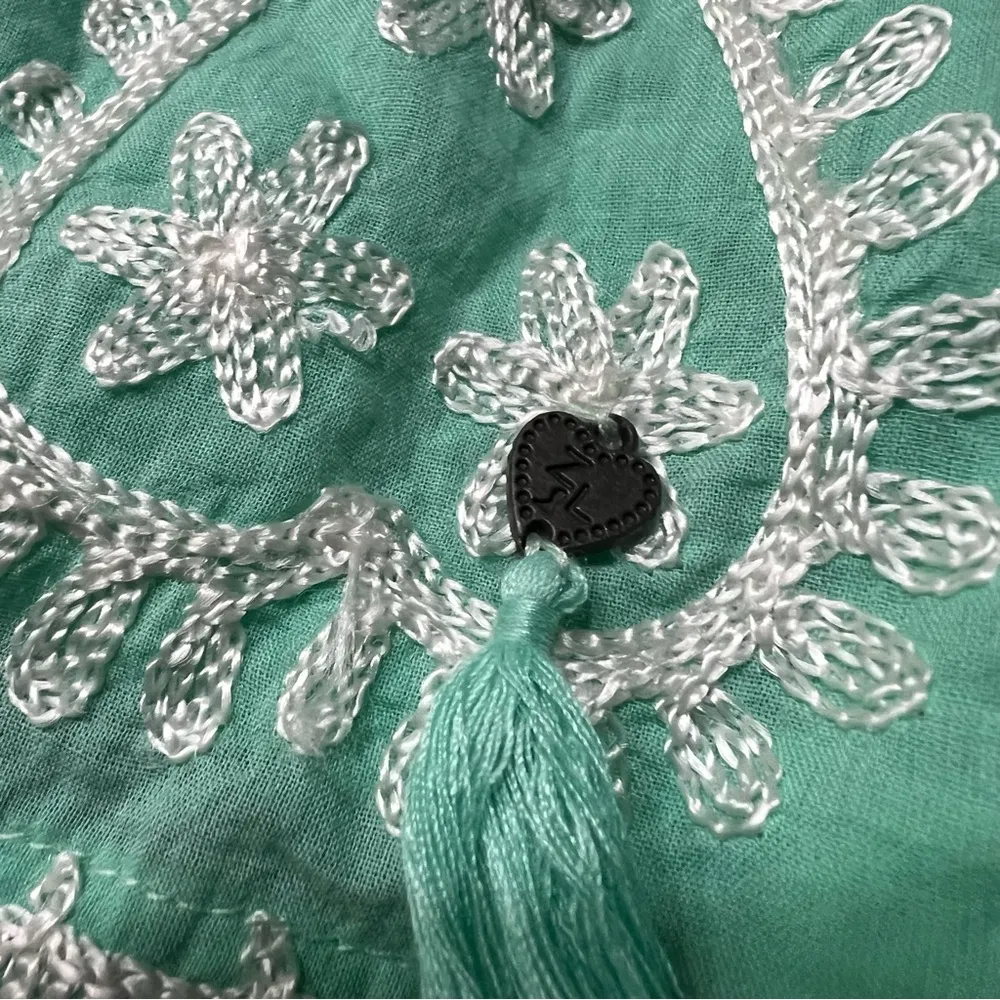 NWT Z & L Europe Embroidered Sequined Tunic top resort swim coverup White Size M - Image 4